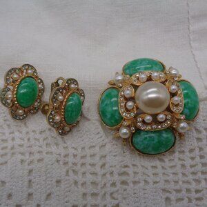 Vintage MARVELLA Green Glass Cabochon & Faux Pearl BROOCH & EARRINGS Set
